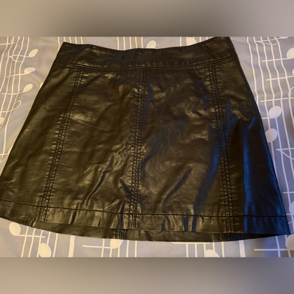 Free People women’s vegan leather mini skirt‎
